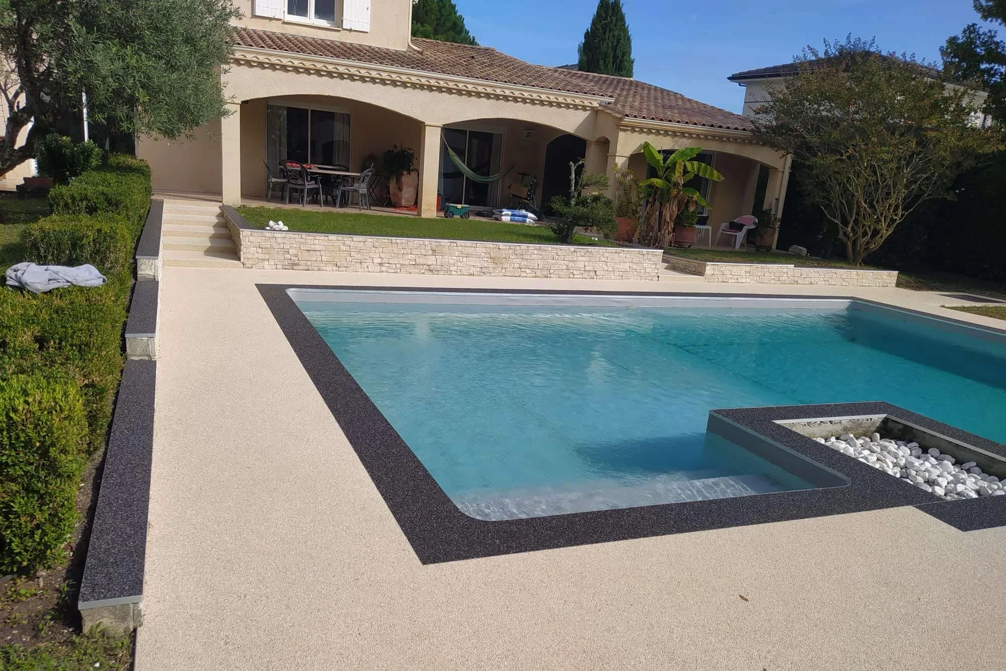 plage piscine escaliers terrasse